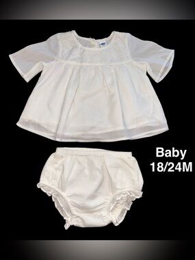Old Navy Baby Girl Gauze Top and Diaper Cover Set Size 18/24 Months. Off white
